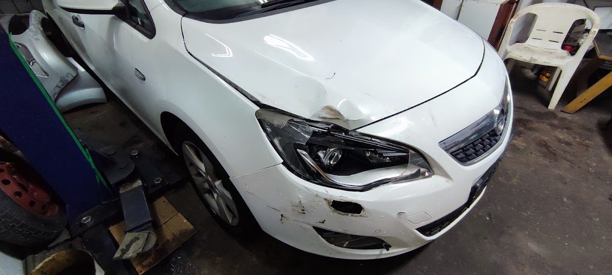 Automobil u servisu Džoni